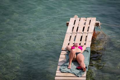 FOTO Ne pada ispod 35°C! Kraj je kolovoza, plaže i dalje pune