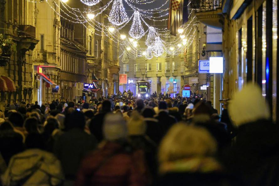 VIDEO Privedeno dvoje, glavni organizatori: 'Netko nam je ukrao prosvjed'