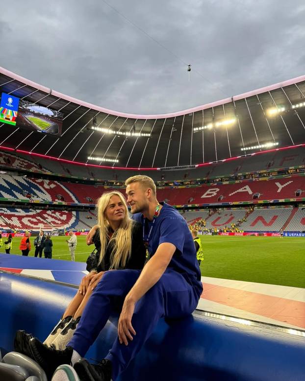 FOTO Slavni nogometaš ostavio suprugu zbog čudnih sklonosti