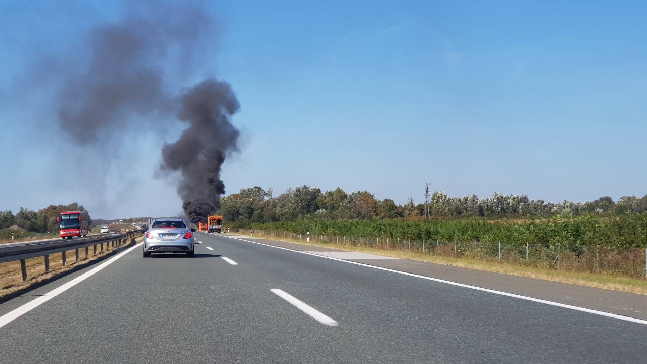 'Vozač je u nevjerici promatrao kako mu vatra guta automobil'