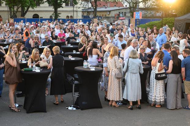 Zagreb: HNK završio kazališnu sezonu koncertom "Devedesete – godine koje pamtimo"