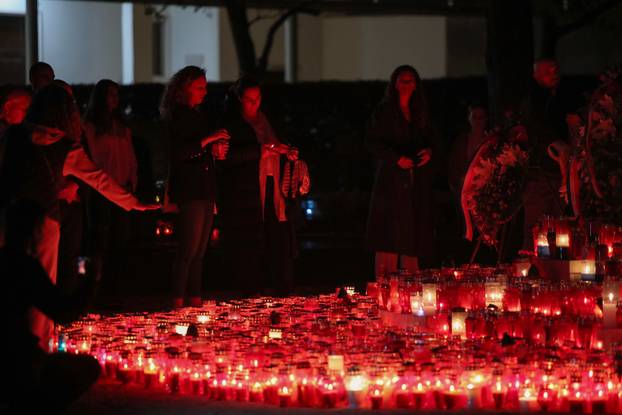 Zadar: Večernji pogled na Gradsko groblje na blagdan Svih svetih