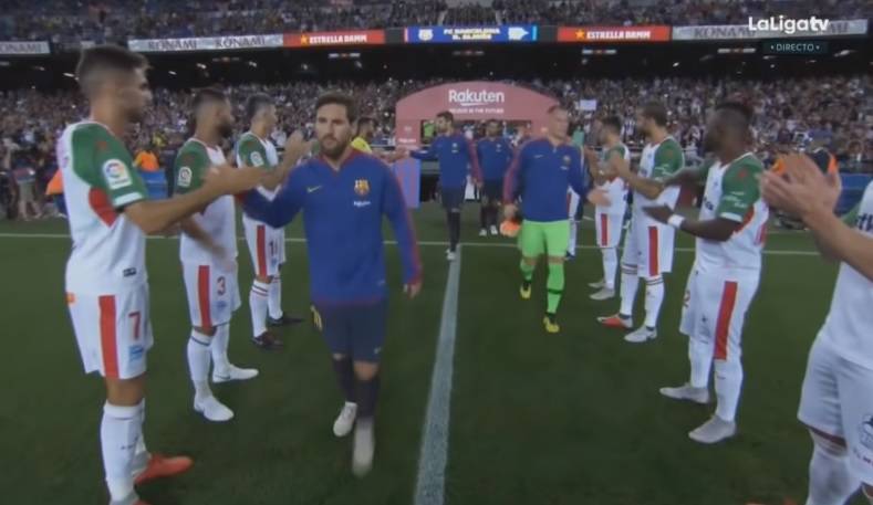 Realovci, gledajte i učite: Igrači Alavesa stali u špalir Barceloni