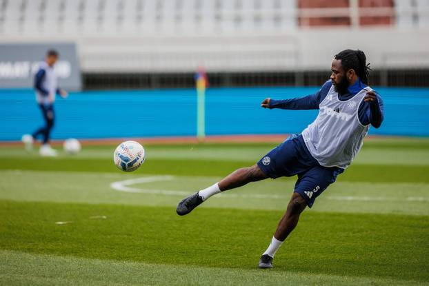 Split: Zagrijavanje igrača prije početka utakmice između Osijeka i Hajduka