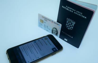 Osobne dokumente imat ćemo na mobitelima. Prve na redu su vozačke: 'Lako se falsificiraju'