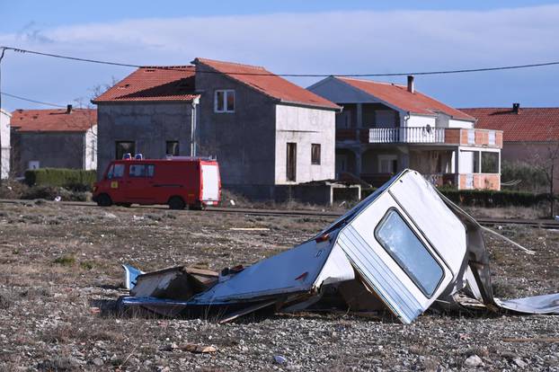 Novo Mjesto kod Benkovca pogodilo olujno nevrijeme, veliki broj kuća ostao bez krova
