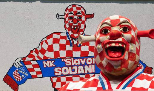 Cro Shrek: 'Prodajem masku da pomognem djeci, dobio sam i mural, a Škoti nas se boje'