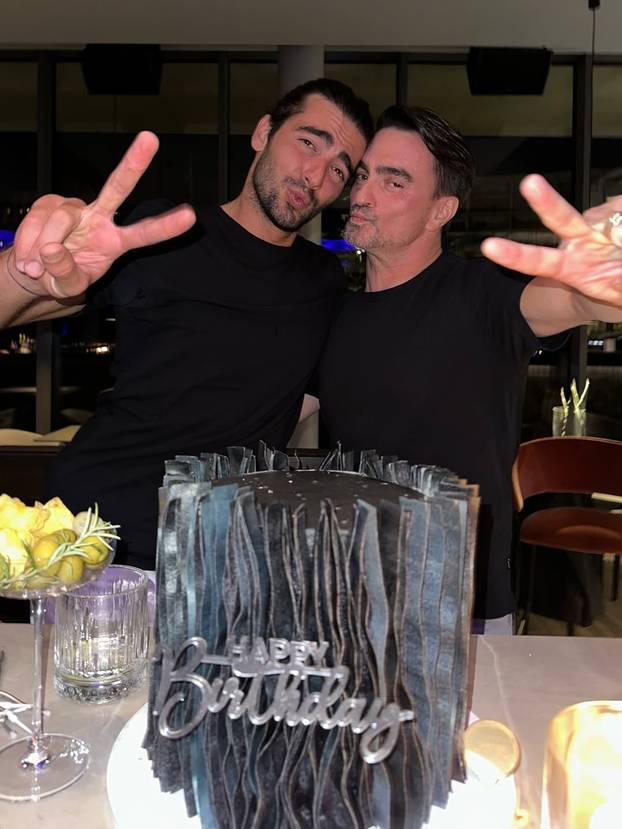 FOTO U zagrljaju s Majom! Šime Elez objavio fotke s proslave 27. rođendana: 'Neka party počne'