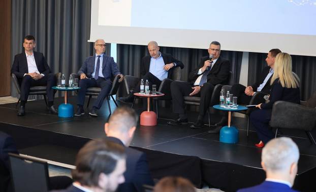 Zagreb: Konferencija "TEN-T mreža: Prometna povezanost za konkurentnije gospodarstvo"