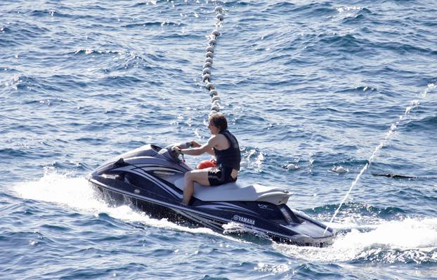 ARHIVA - Dubrovnik, 2009. Luka Modri? uživao s djevojkom Vanjom Bosni? na jet skiju
