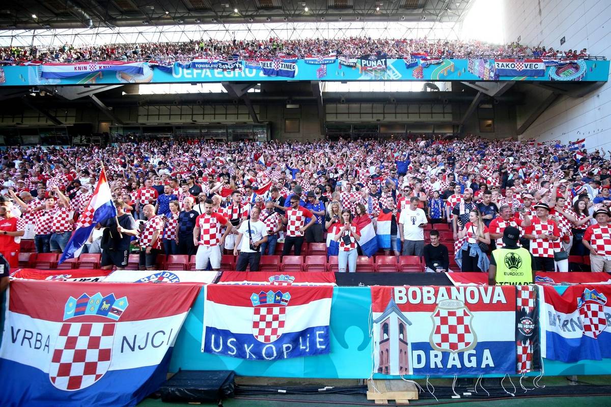 Stigao broj zaraženih navijača s utakmica Hrvatske u Britaniji: Njemački ministar napao Uefu