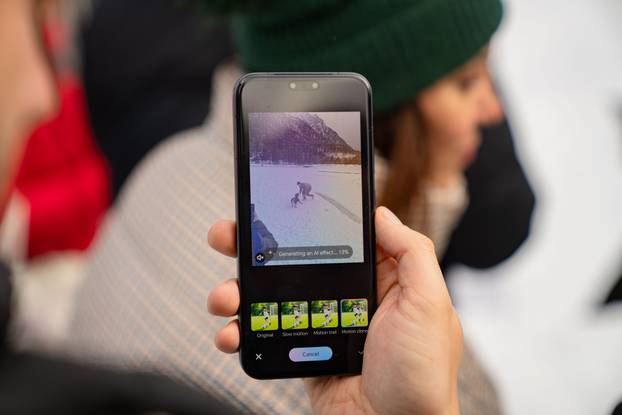 FOTO Bacali ga, udarali i ledili na Kranjskoj Gori: Stigla je nova izdržljiva Honor Magic 8 serija