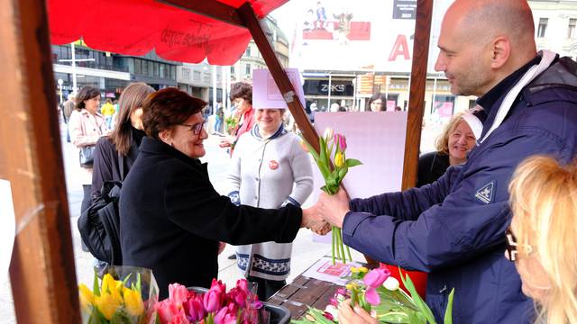 Održana humanitarna akcija 'Omiljeni cvijet Ane Rukavine'