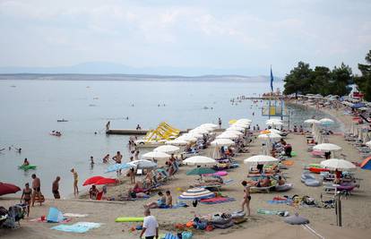 Njemački turist našao novčanik s više od 1000 eura u Crikvenici: Predao policiji, došao i vlasnik