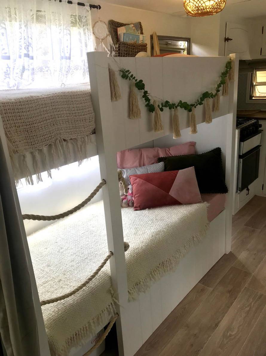 Transformirali karavan u dom iz snova: Sve što vidite, naučili smo napraviti - preko videa