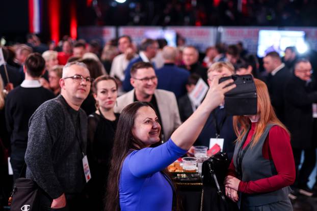 Zagreb: Izborni stožer Zorana Milanovića u Tvornici kulture