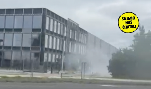 VIDEO Po&zcaron;ar u Buzinu: Izgorio kontejner u blizini benzinske