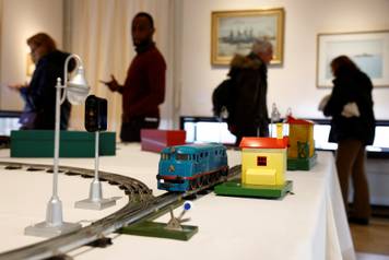 Personal writings and memorabilia of General de Gaulle on auction in Paris