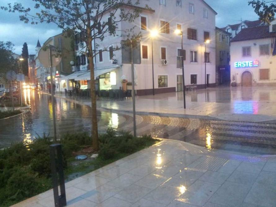 Obilne kiše ponovno potopile Crikvenicu, Rab, Kozari Bok...