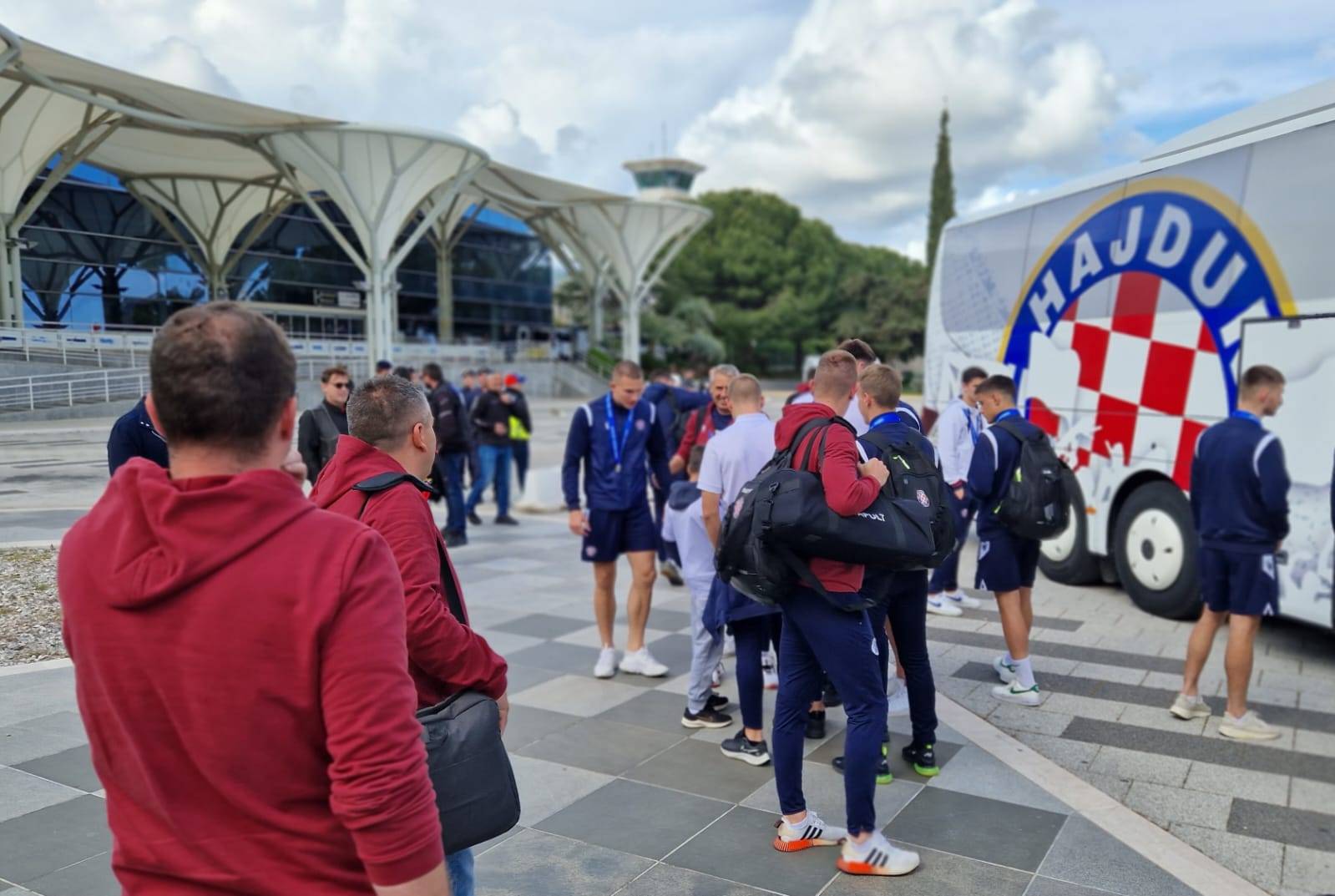 VIDEO 5000 navijača dočekalo Hajdukove tiće na splitskoj Rivi