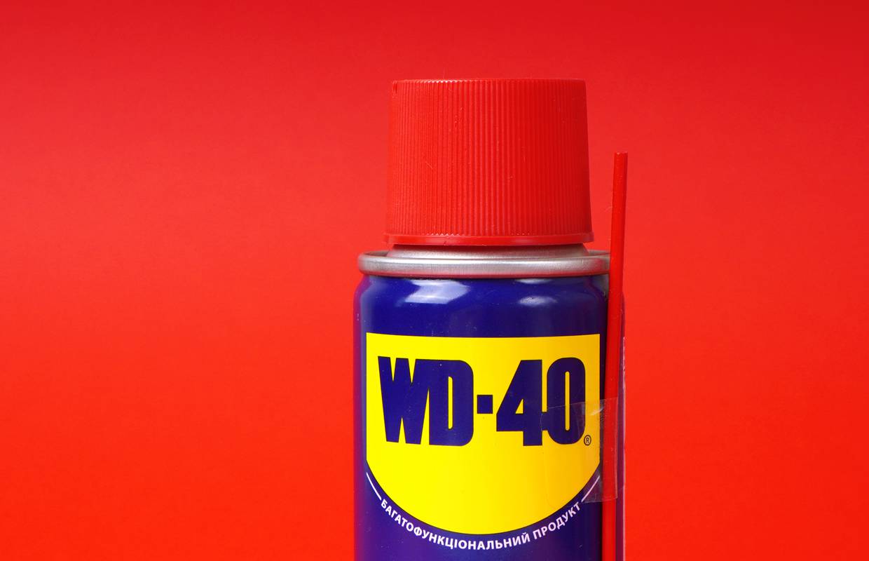 Super WD-40 sprej: Uklanja mrlje sa zida, skida naljepnice