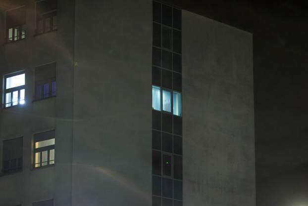 Zagreb: Dio fasade hitnog prijema KBC Zagreb odvojio se uslijed jakog vjetra