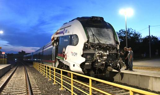 FOTO Zavr&scaron;ena zahtjevna akcija: Razbijeni elektri&ccaron;ni vlak stigao u Sveti Ivan &Zcaron;abno