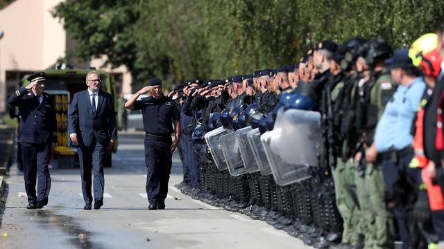 Napali zakon: 'Ne možete biti policajac nakon 3 godine škole'