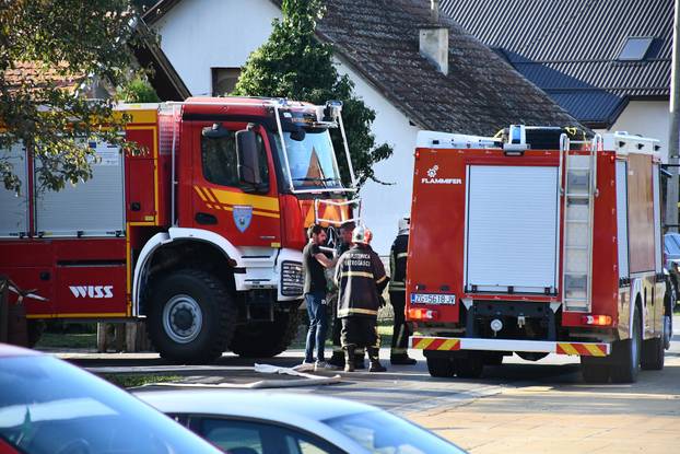 FOTO Buktinja 'progutala' halu tvornice Windor kod Pleternice