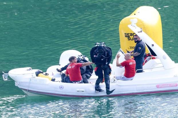 Buturović Polje: Započela je operacija izvlačenja vojnog helikoptera koji se srušio u jezero