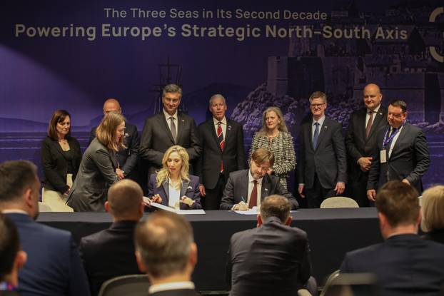 Dubrovnik: U sklopu Inicijative triju mora potpisan sporazum u području energetike, prometa, tehnologije, financija i porezne politike