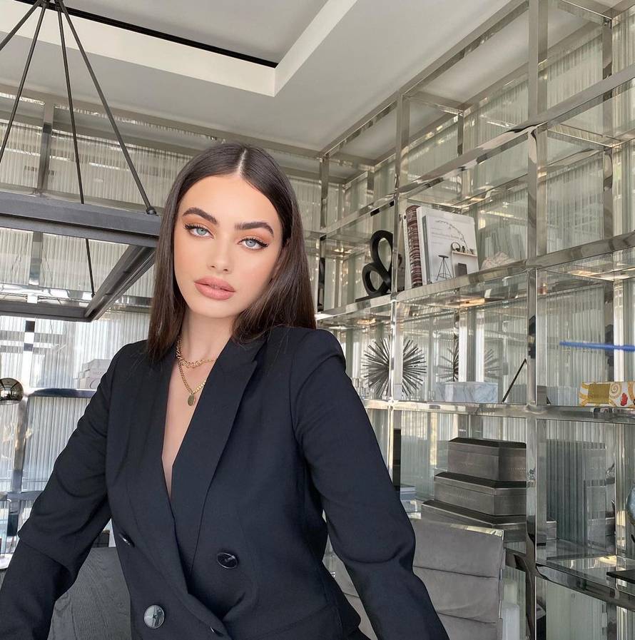 Vojnikinju (19) su proglasili najljepšom ženom na svijetu