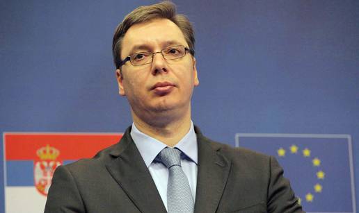 Je li bio meta? Autom se zabili u kolonu u kojoj je bio Vučić