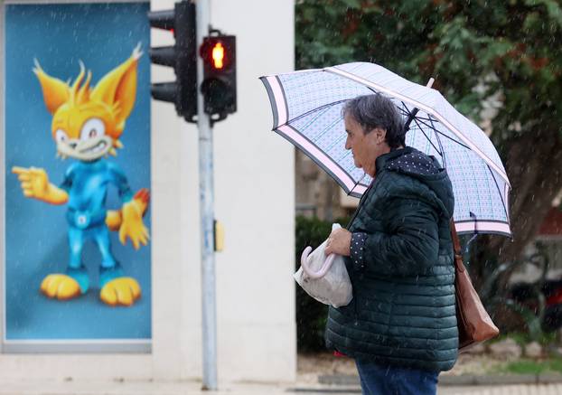 Šibenik: U Šibeniku pada kiša