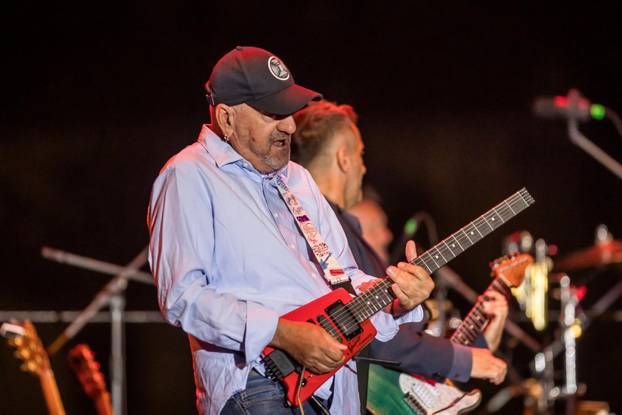 Vela Luka: Koncert u čast Oliveru Dragojeviću,  Trag u beskraju