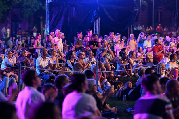 Zagreb Classic Open Air: Jazz orkestar HRT-a nastupio pod ravnanjem Mirona Hausera