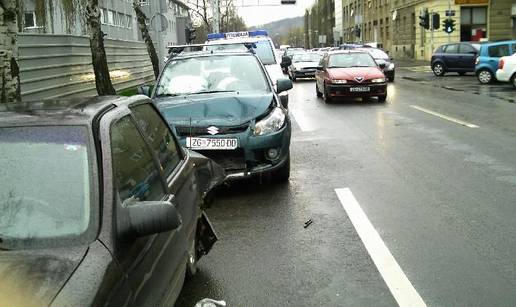 Suzukijem  se tri puta zaletila u zadnji dio Opela