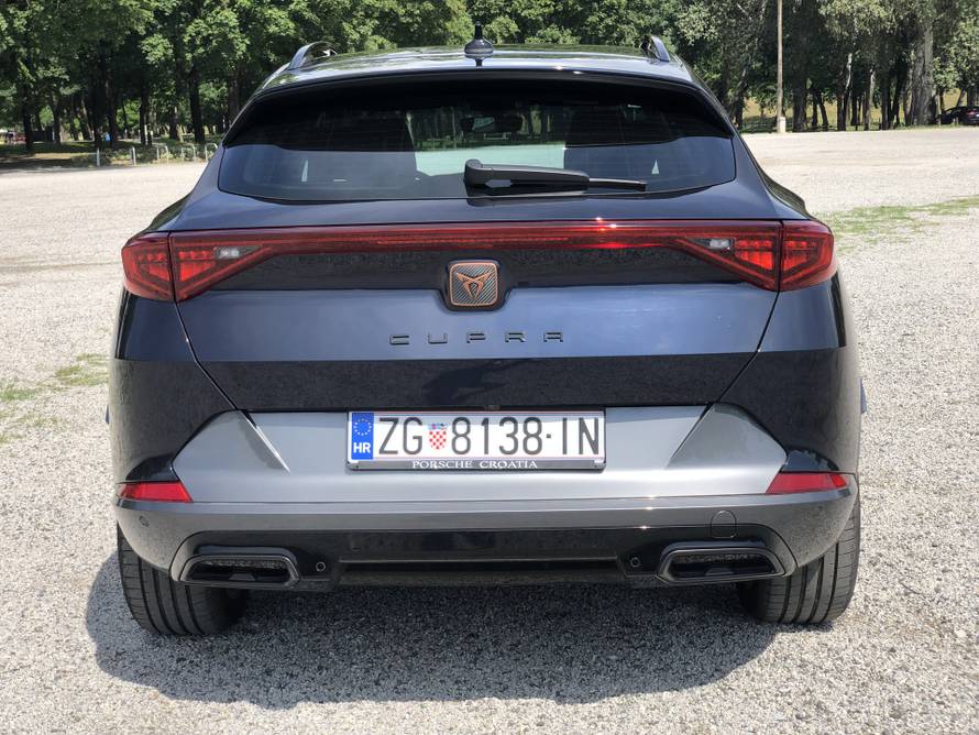 Zlatna sredina za atraktivnu Cupru. Benzinac mu  pristaje i daje više od očekivanog