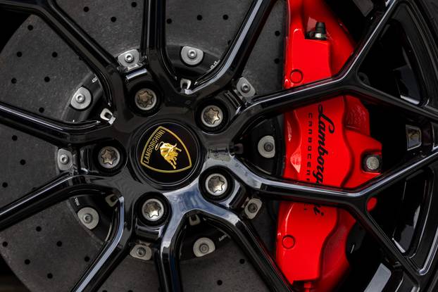 Zagreb: Ispred Z Centra izložena limitirana izdanja luksuznih i supersportskih automobila