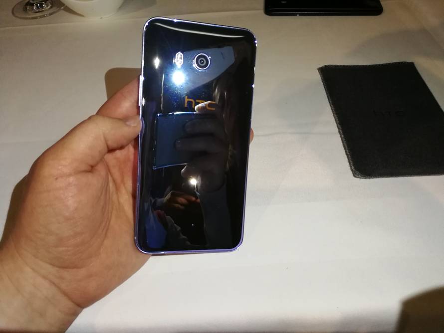 Stisni ga  za selfie: HTC U11 je telefon s najboljom kamerom