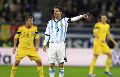 Neugodan poraz BiH; Srbija je dobila Irsku; Messi povraćao