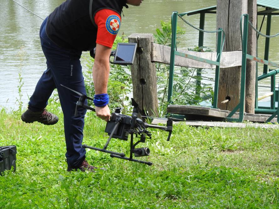 Obitelj ne gubi nadu: Muškarca nestalog u Dravi traže i dronom