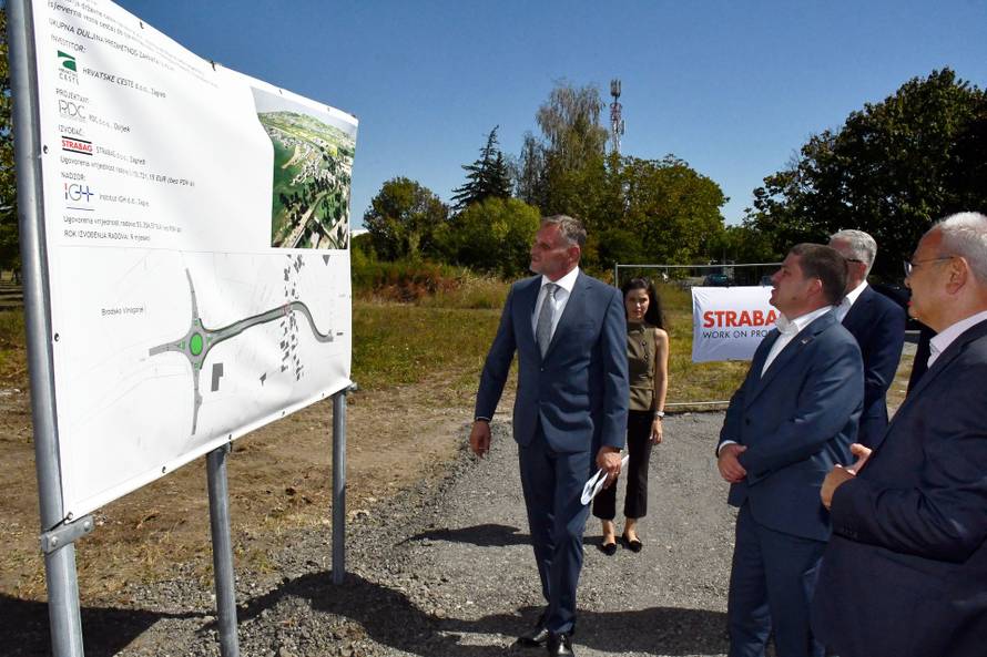 Slavonski Brod: Ministar Butkovi​ć na ​početku radova izgradnje ​​spojne ceste prema holdingu ​Đur​o ​Đ​aković