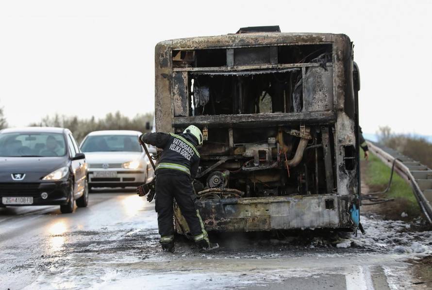 Zapalio se ZET-ov autobus kod Velike Gorice
