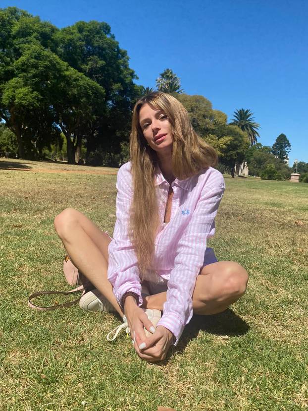 FOTO Nestala je s terena, otišla u reality pa postala model u tangicama. Sad se vraća tenisu