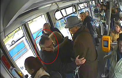 Snimile ga kamere: U tramvaju na liniji 7 opljačkao muškarca
