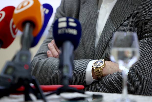 Sat Piguet Royal Oak vrijedan oko milijun kuna krasi ruku Zdravka Mamića na konferenciji u Mostaru