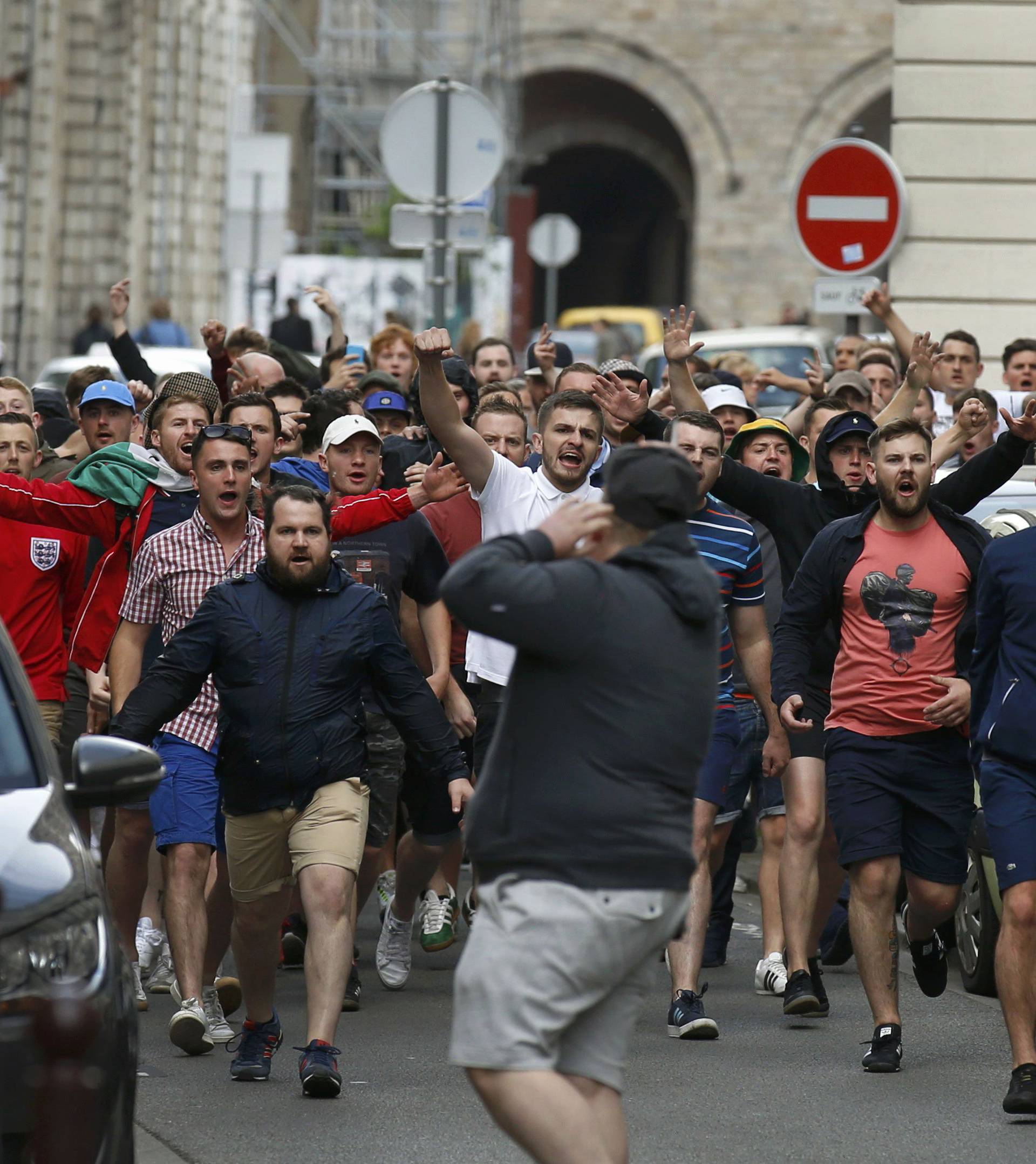 Fans clash in Lille - Euro 2016 