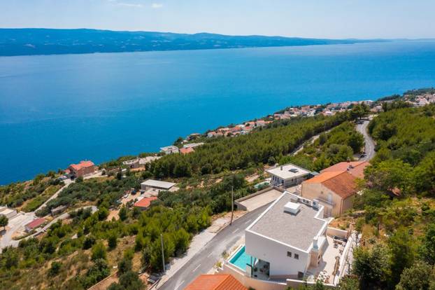 Bazen, sauna, teretana i dvije plaže na 'par koraka' - evo što sve nudi raskošna vila u Omišu