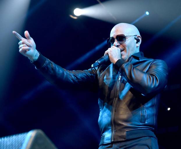Pitbull With Iggy Azalea - I Feel Good Tour